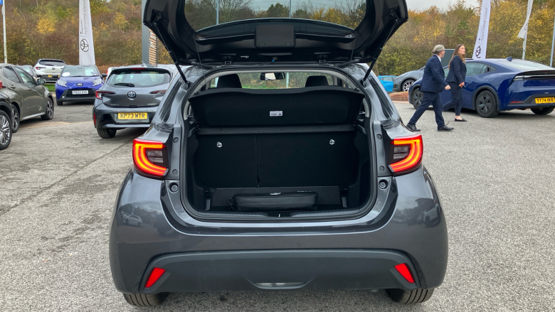 Toyota Yaris 1.5 Hybrid Design 5dr CVT Hybrid Hatchback